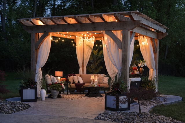 Toldos y cortinas de exterior de materiales naturales: la forma más bonita  y sostenible de crear zonas de sombra en el jardín o la terraza